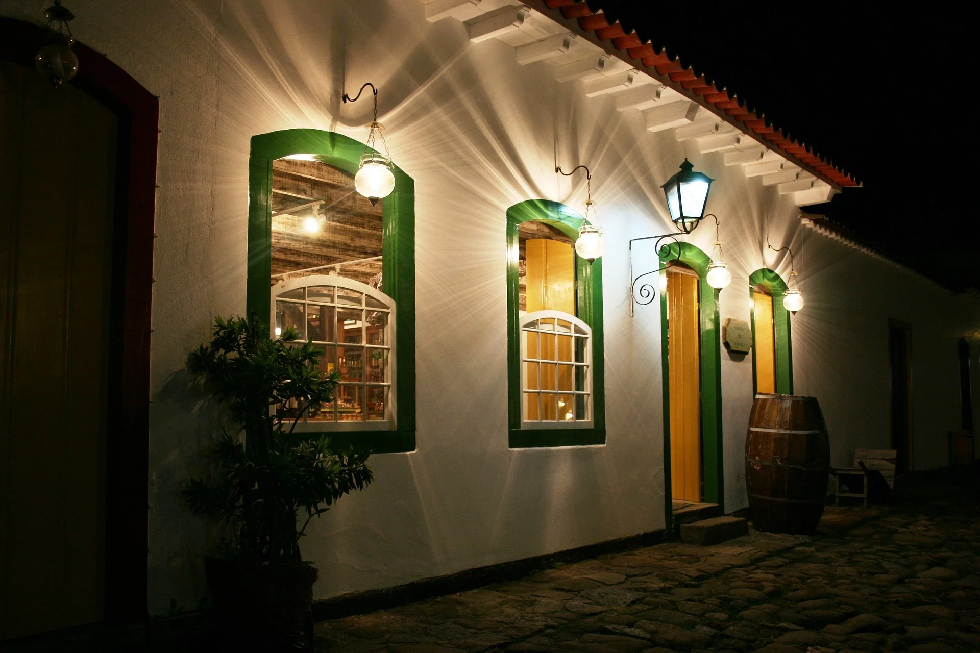 The Historic Center is well lit and busy well into the evening.