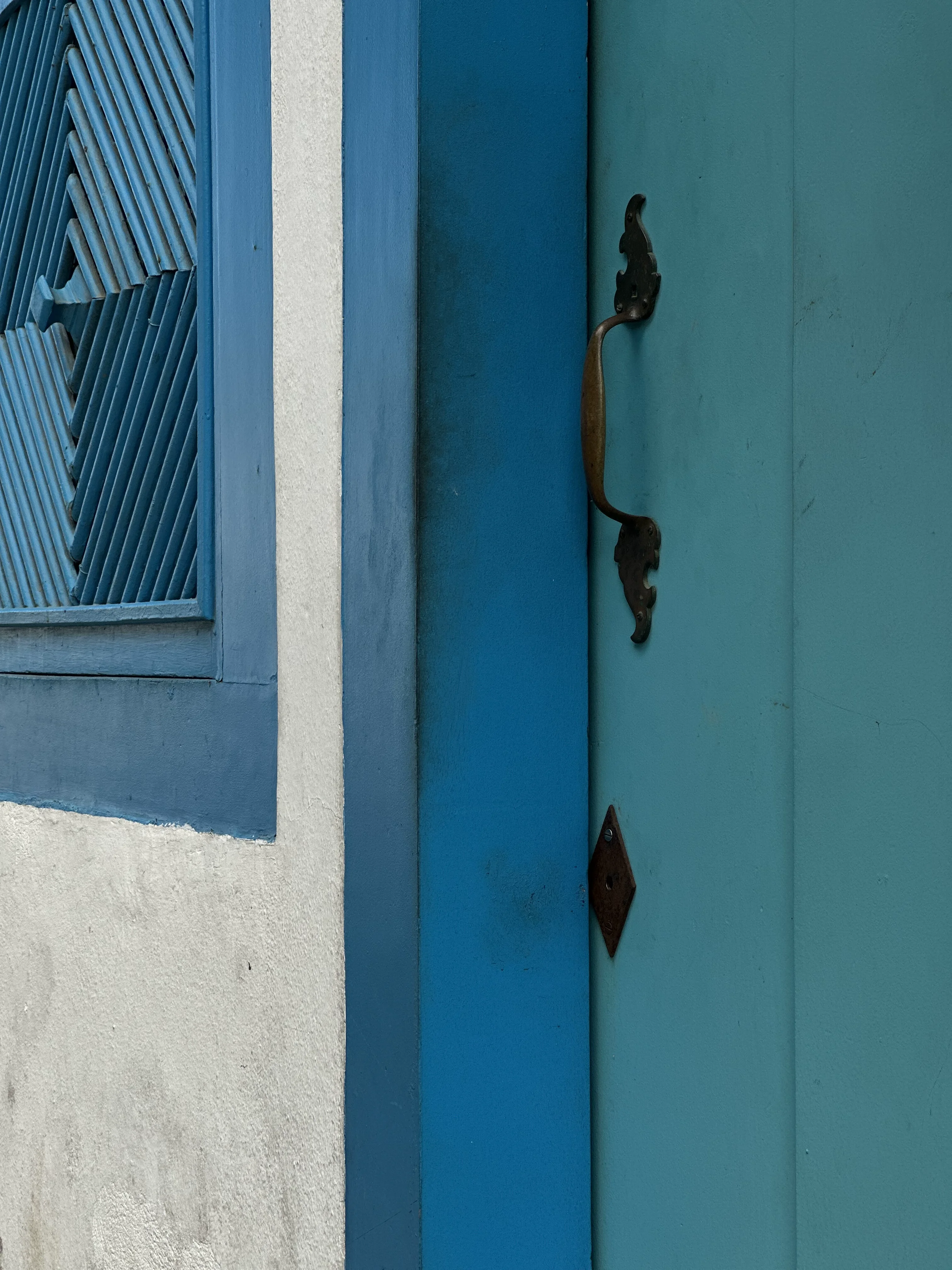 Historic doorways and architectural details reveal centuries of history.