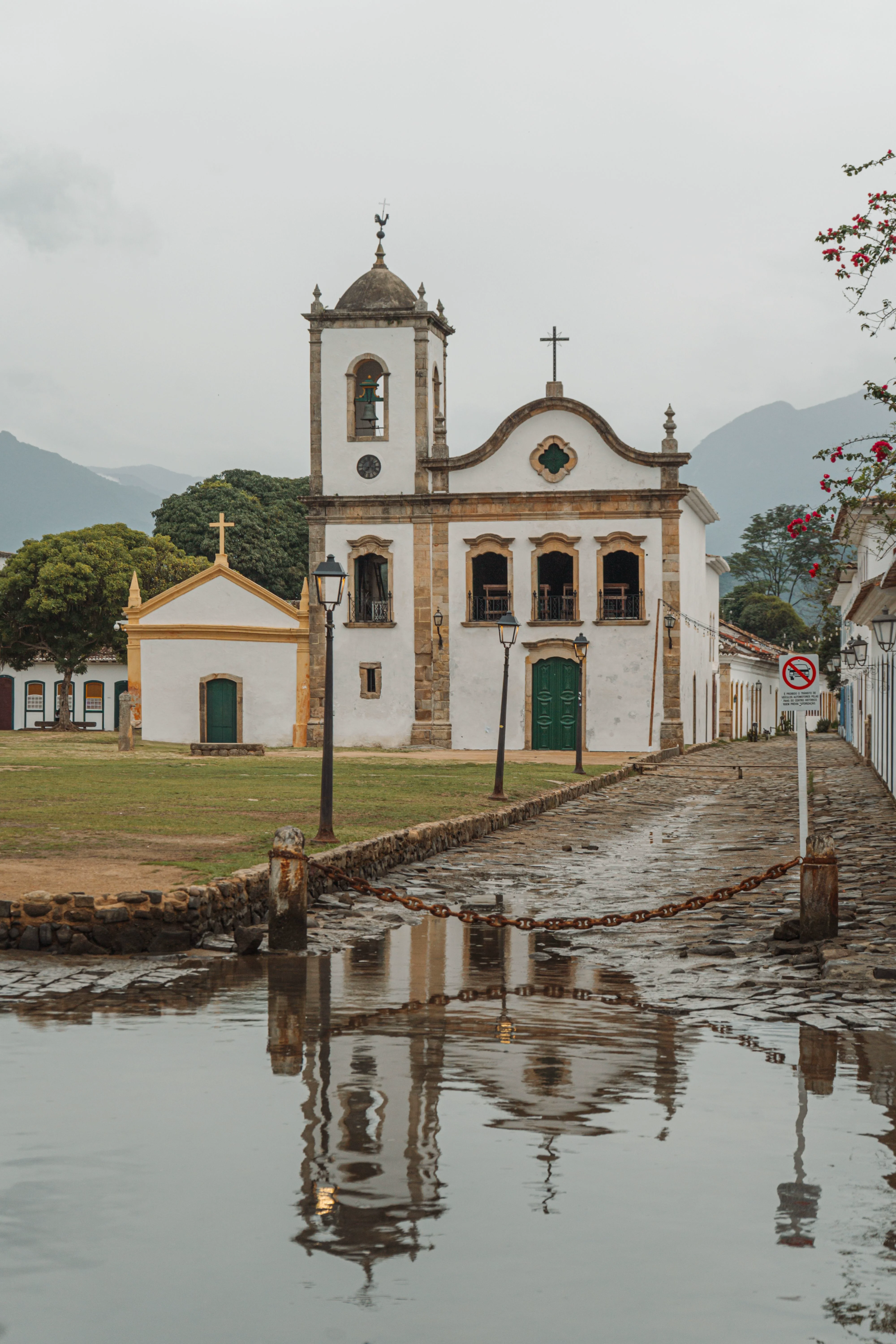 Paraty's churches and the Museu de Arte Sacra make for a calm, covered rainy-day stop.
