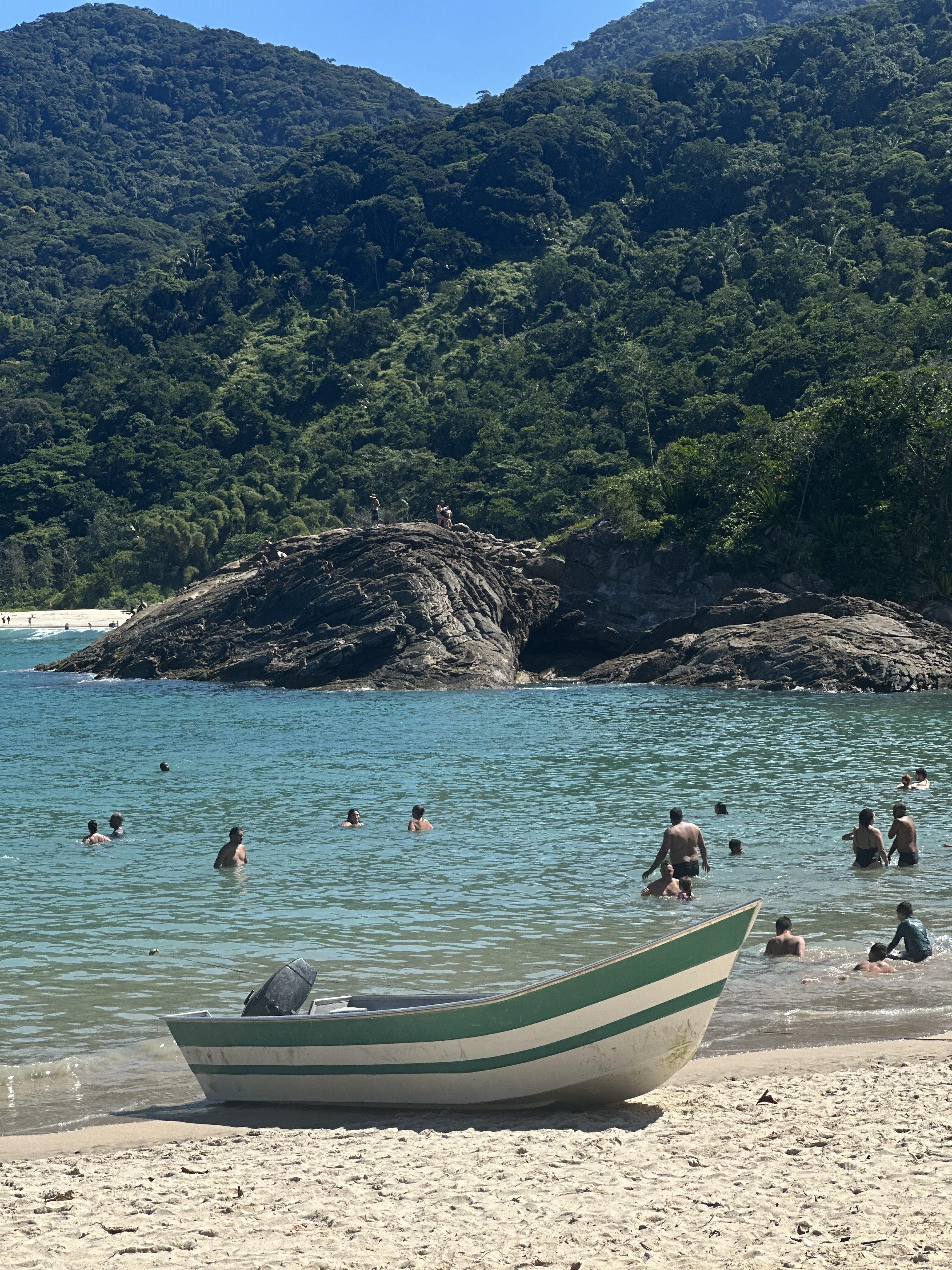 Praia dos Ranchos and Praia do Meio offer calmer water than Cepilho.